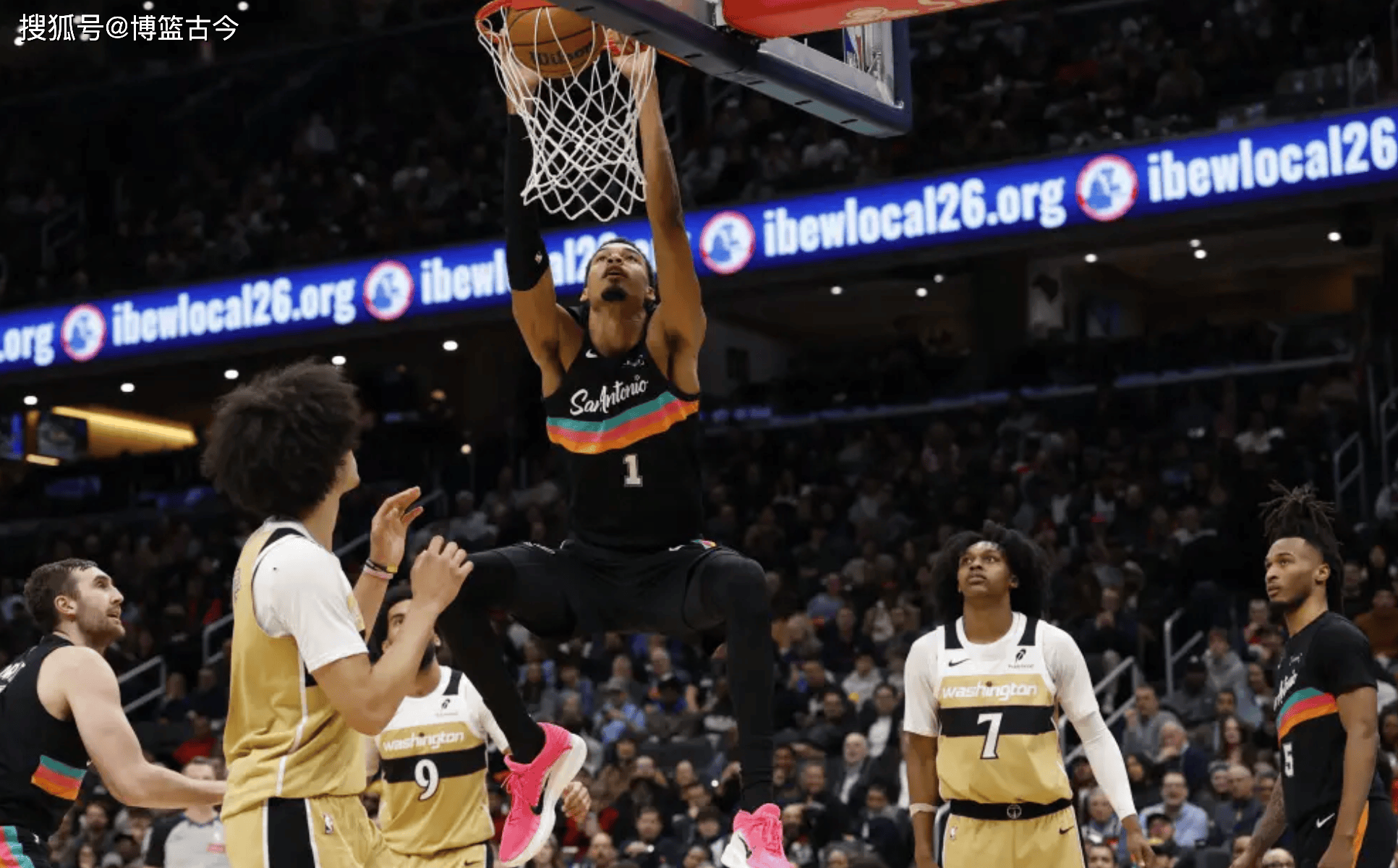 里程碑夜波特兰开拓者队长鼓劲；NBA季后赛赛前刷纪录；引发热议；团队化学反应显著的简单介绍