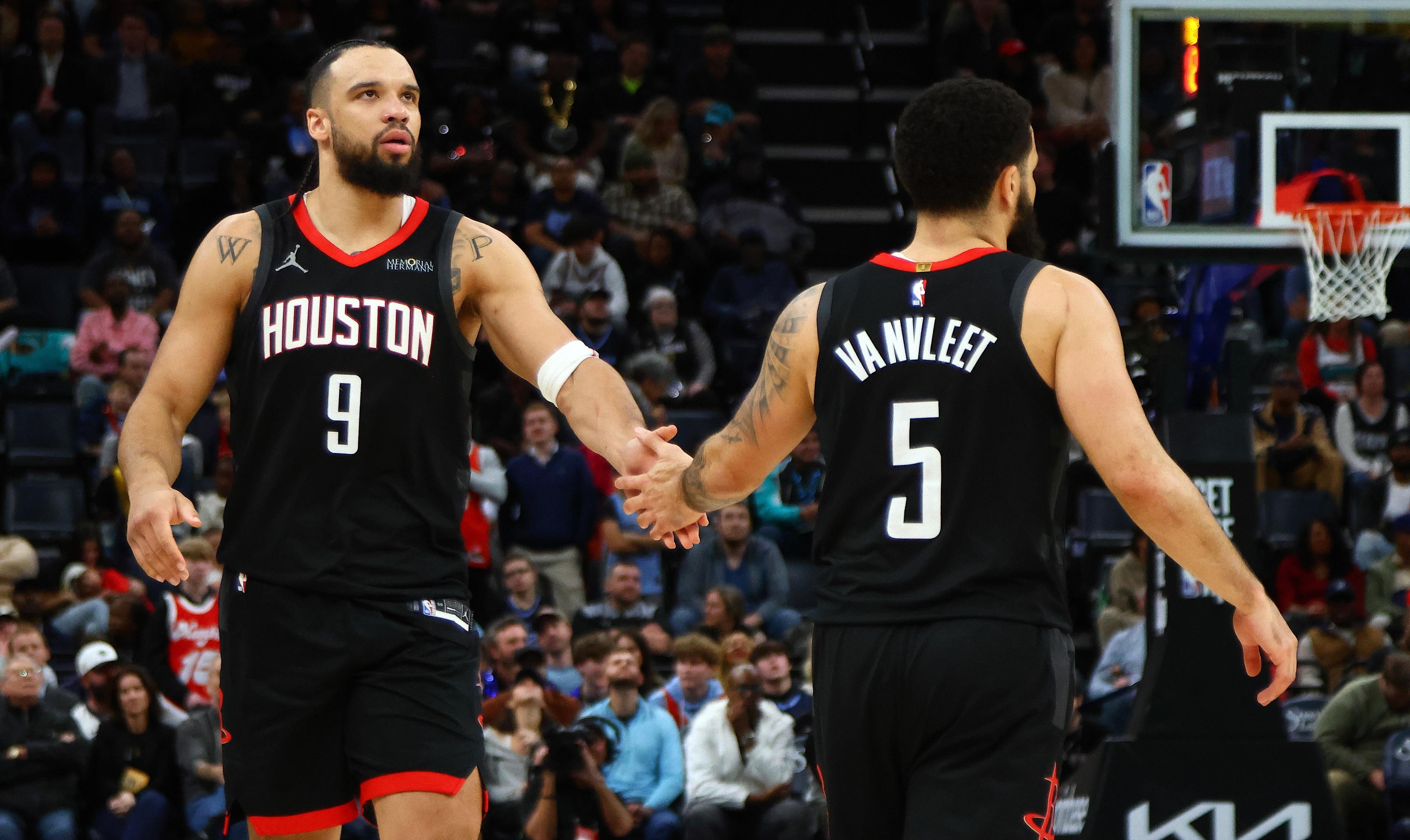 转折点本菲卡扳平良机；NBA常规赛关键时刻攻防权衡；话题不断；更衣室氛围转暖的简单介绍