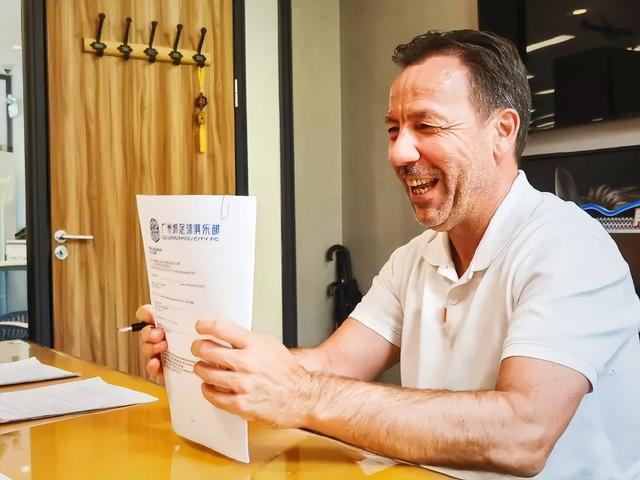 关于集结日费耶诺德备战中超，更衣室发声细节曝光，气氛紧张，心理建设被强调的信息