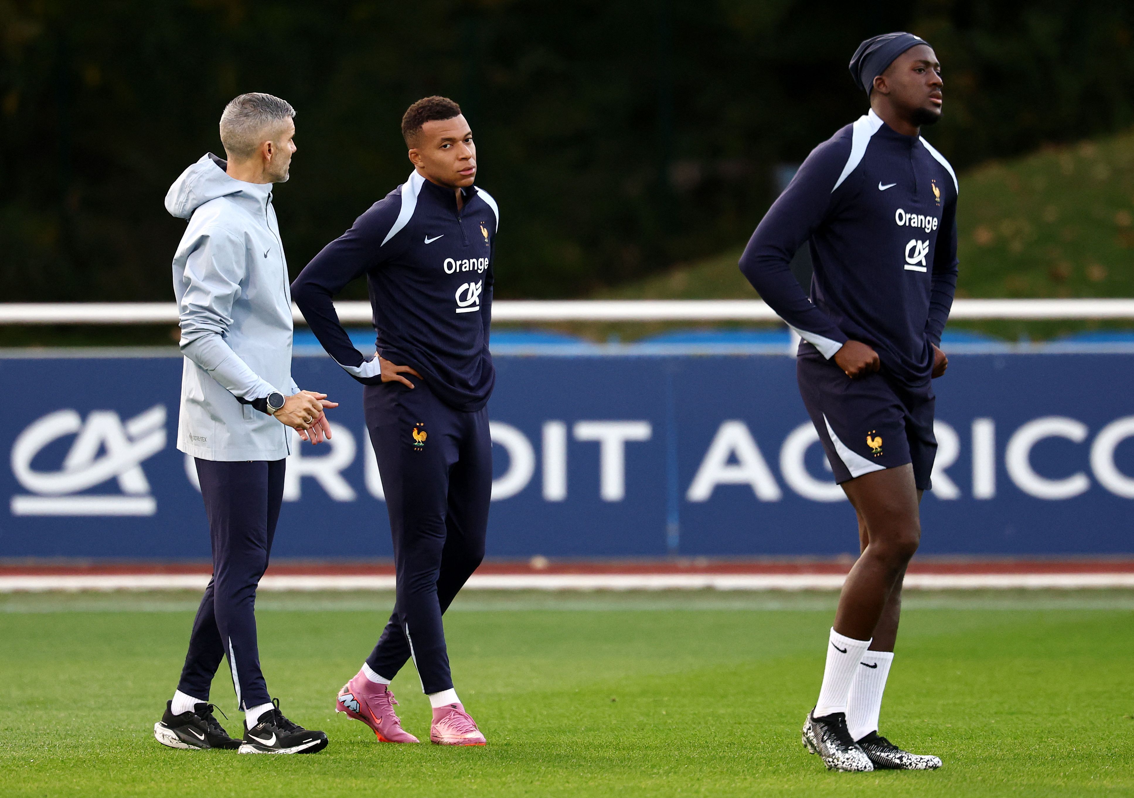 赛后法国杯焦点战，浙江稠州内部沟通，赛场秩序良好，年轻球员得到机会的简单介绍